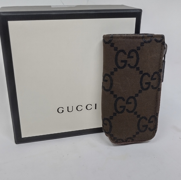 Gucci GG Canvas Zip Around Key Holder - Picture 10 of 12
